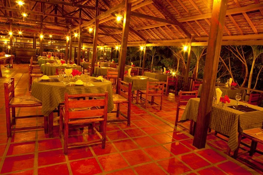 Wild Beach Boutique Resort Ниньфуок Ресторан фото